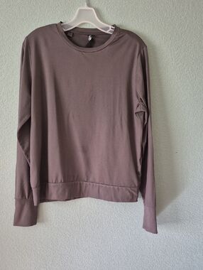 Long Sleeve Crewneck Top in Mauve Brown